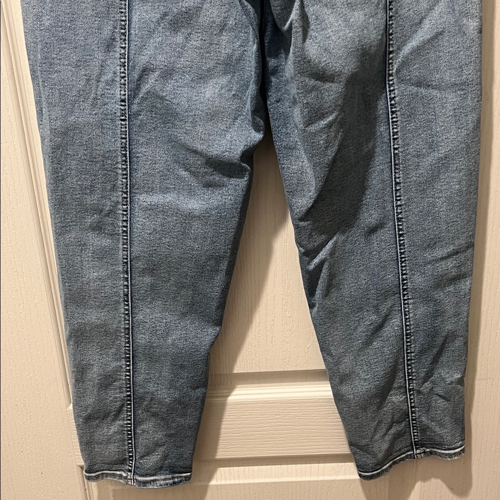 Frayed High Rise Women's Jeans - barrel leg Jeans - Picture 6 of 10